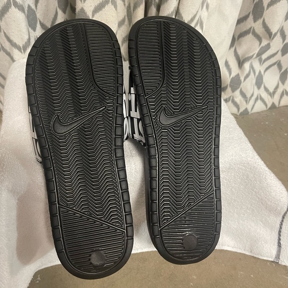 Nike Benassi JDI, Print is White and Black, Beach and Pool Slides for Men! main image 6